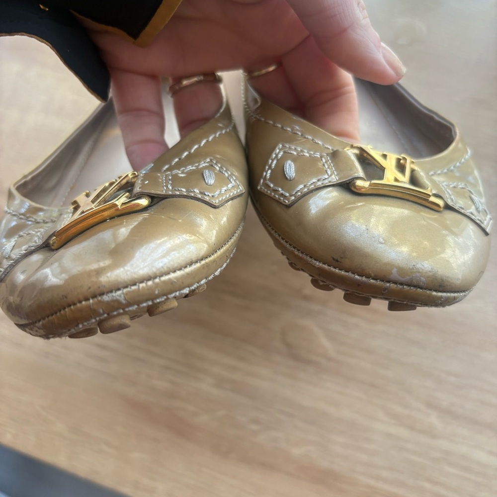 Louis Vuitton Gold Leather Ballet Flats with Signature LV Accent Size 40 - Picture 2 of 11